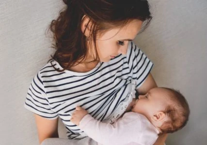 Mom breastfeeding with thrush